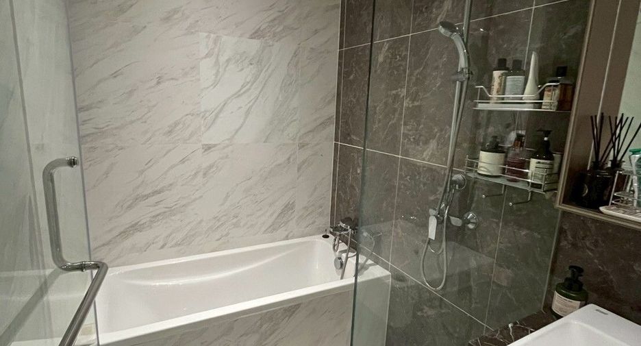For sale 1 bed condo in Khlong Toei, Bangkok