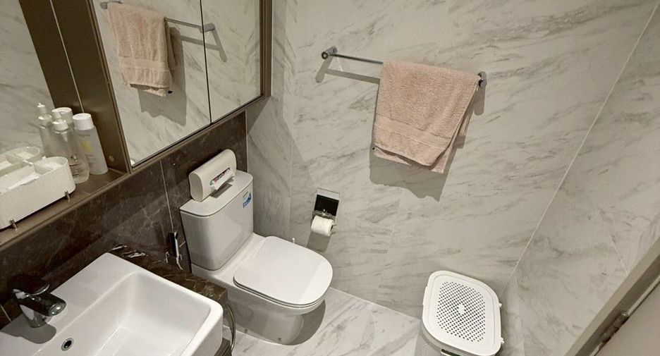 For sale 1 bed condo in Khlong Toei, Bangkok