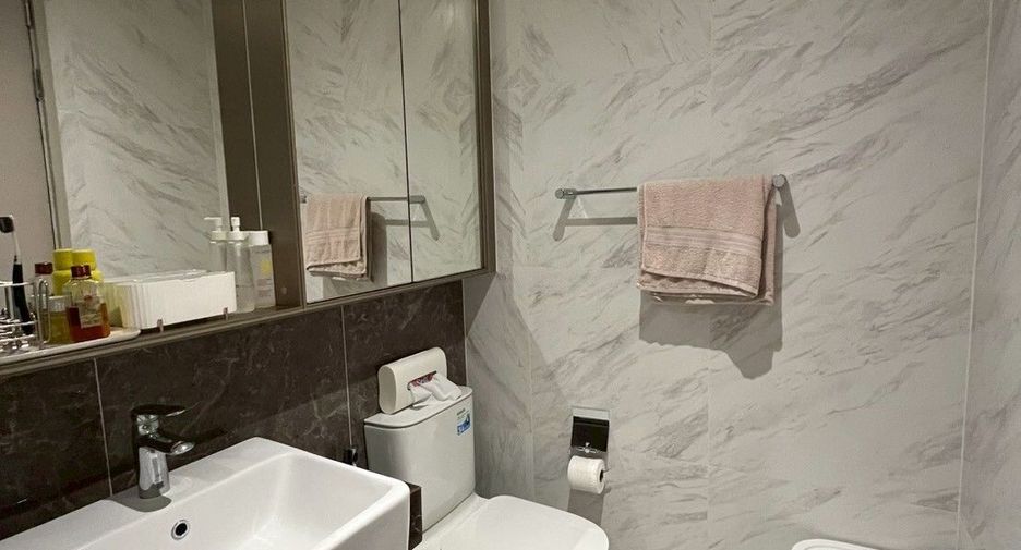 For sale 1 bed condo in Khlong Toei, Bangkok