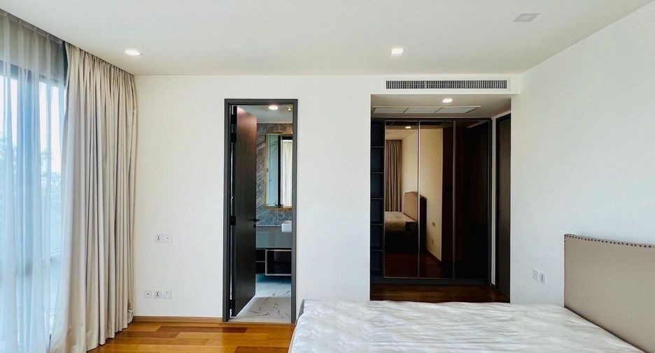 For sale 3 bedrooms condo in Khlong Toei, Bangkok