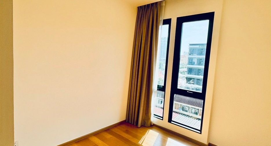 For sale 3 bedrooms condo in Khlong Toei, Bangkok
