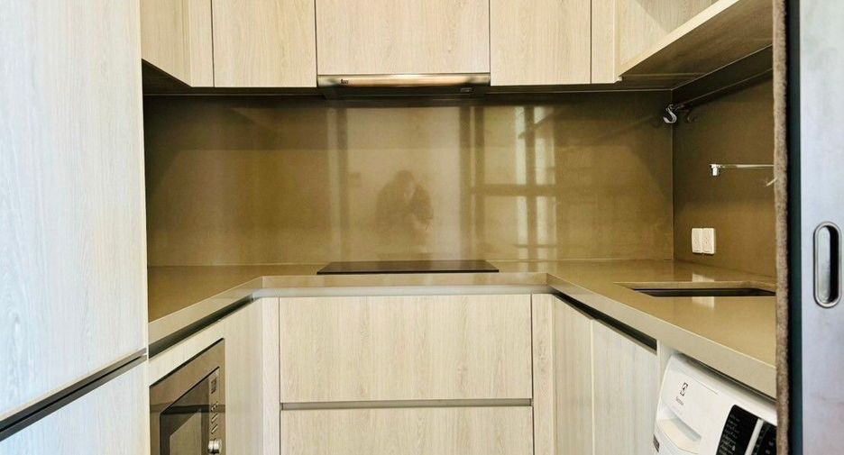 For sale 3 bedrooms condo in Khlong Toei, Bangkok