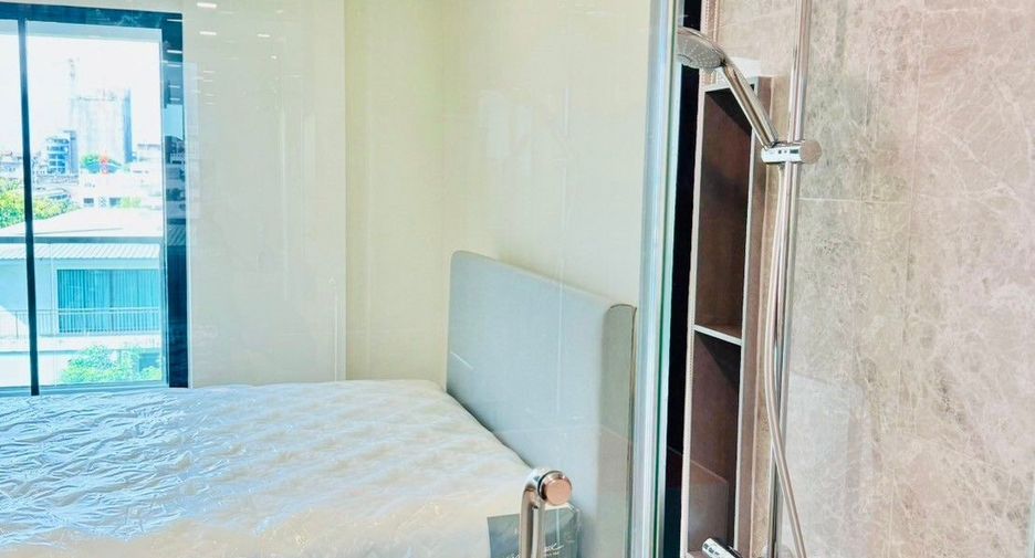For sale 3 bedrooms condo in Khlong Toei, Bangkok