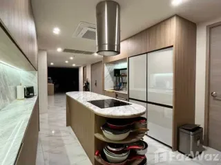 For sale 3 ベッドルーム condo in Yan Nawa, Bangkok