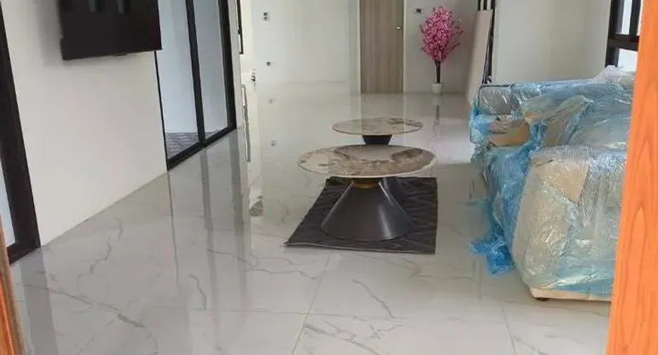 Продажа и аренда 5 спальни дом в Пхра Кханонг, Бангкок