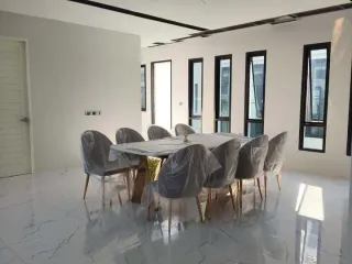 For sale そして for rent 5 ベッドルーム house in Phra Khanong, Bangkok