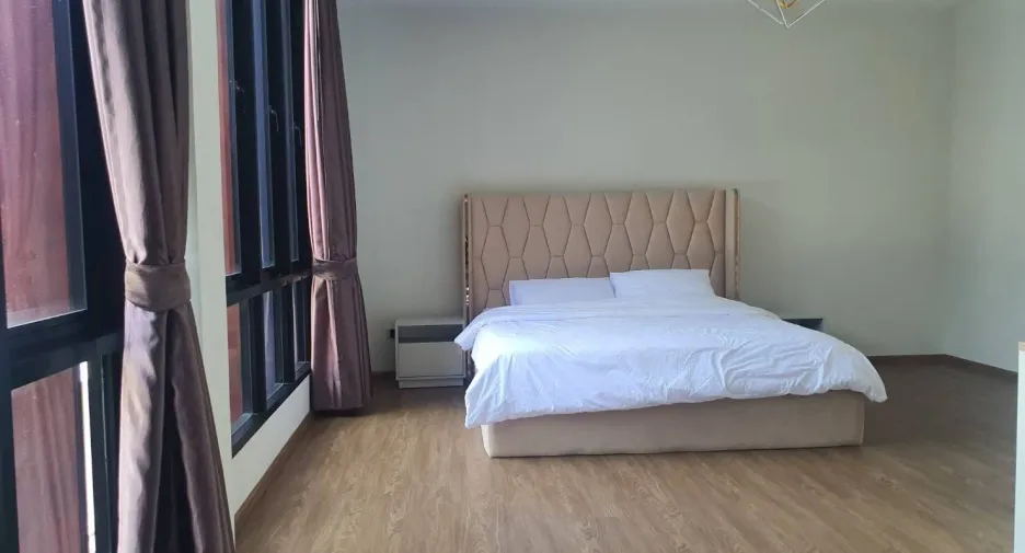 Продажа и аренда 5 спальни дом в Пхра Кханонг, Бангкок