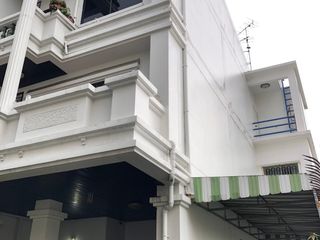 For sale 4 bedrooms townhouse in Bang Phlat, Bangkok