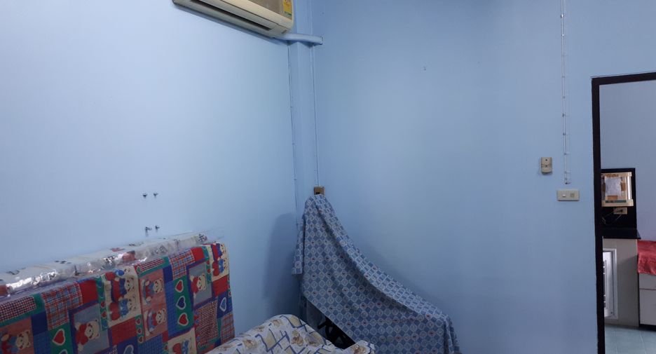 For sale 4 bedrooms townhouse in Bang Phlat, Bangkok