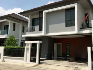 À vendre 3 chambres maison à Saphan Sung, Bangkok
