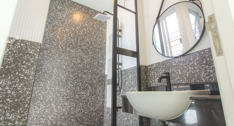 For sale 5 bedrooms townhouse in Bueng Kum, Bangkok