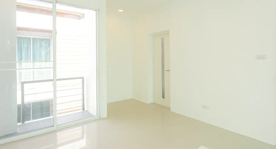 For sale 5 bedrooms townhouse in Bueng Kum, Bangkok
