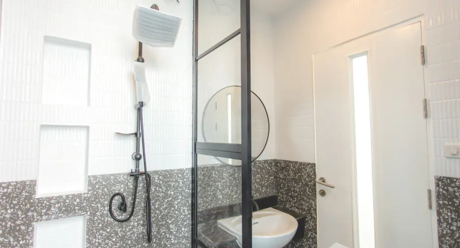 For sale 5 bedrooms townhouse in Bueng Kum, Bangkok