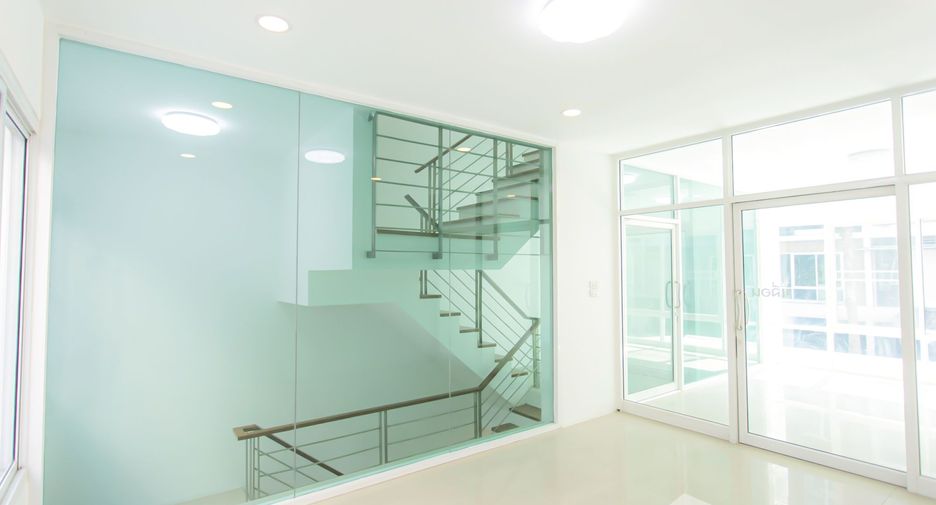 For sale 5 bedrooms townhouse in Bueng Kum, Bangkok