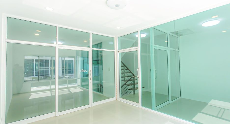 For sale 5 bedrooms townhouse in Bueng Kum, Bangkok
