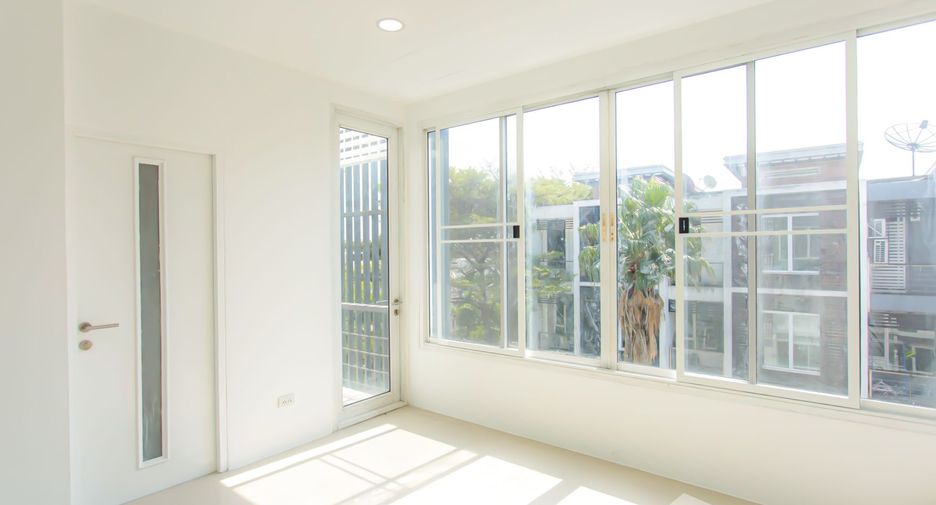 For sale 5 bedrooms townhouse in Bueng Kum, Bangkok