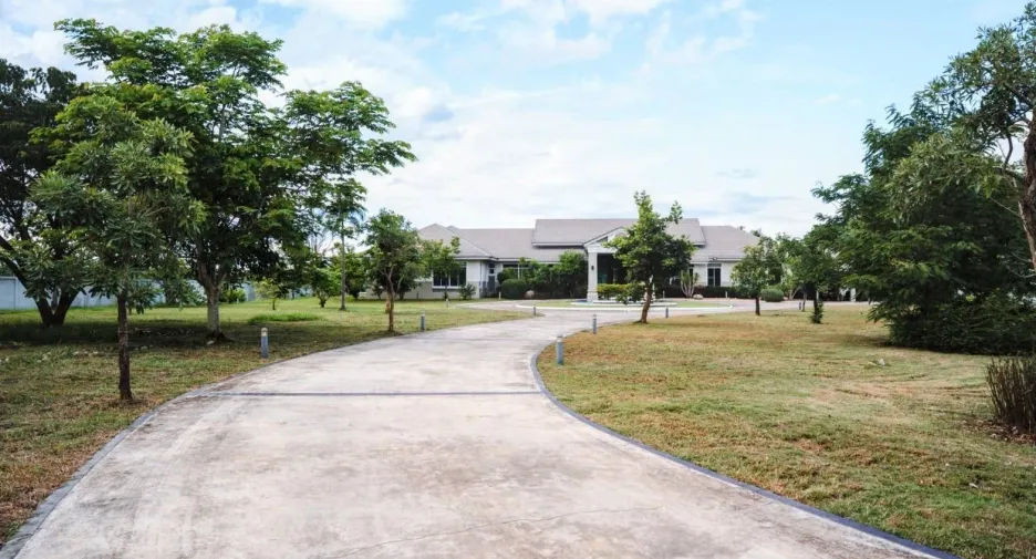 For sale 5 bedrooms house in Doi Saket, Chiang Mai