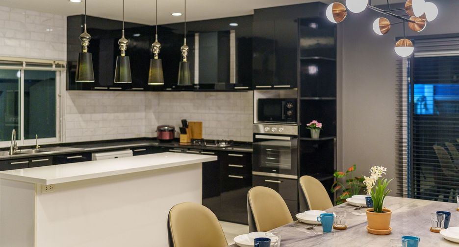 For rent 6 bedrooms house in Bang Lamung, Chonburi