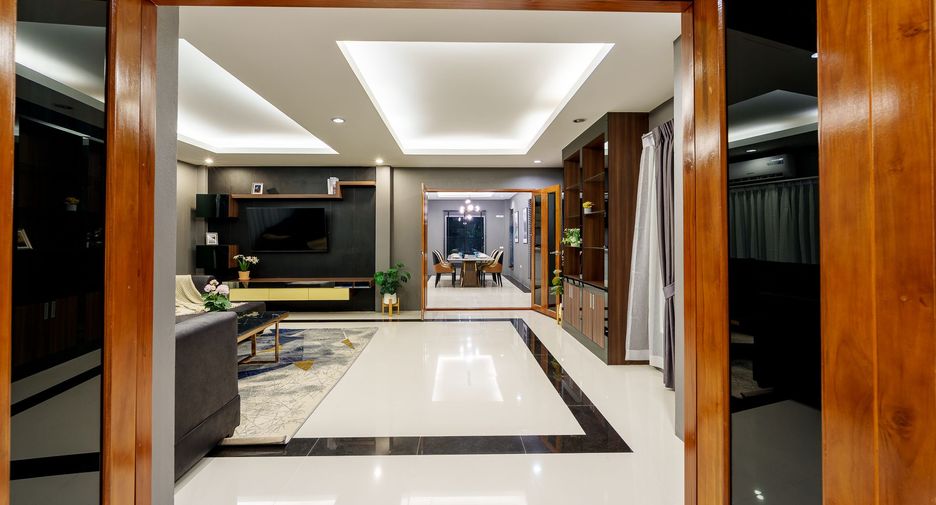 For rent 6 bedrooms house in Bang Lamung, Chonburi