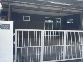 Casa adosada en venta de 4 habitaciones en Bang Lamung, Chonburi
