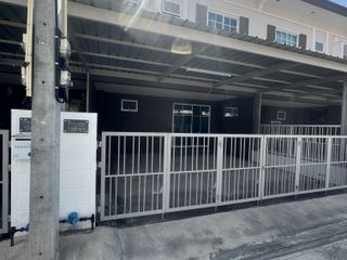 Casa adosada en venta de 4 habitaciones en Bang Lamung, Chonburi