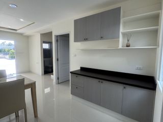 Casa adosada en venta de 4 habitaciones en Bang Lamung, Chonburi