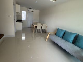 Casa adosada en venta de 4 habitaciones en Bang Lamung, Chonburi