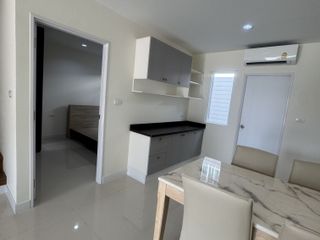 Casa adosada en venta de 4 habitaciones en Bang Lamung, Chonburi