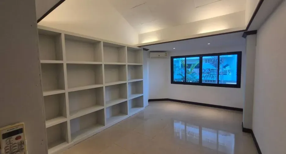 For sale 8 bedrooms townhouse in Bang Lamung, Chonburi