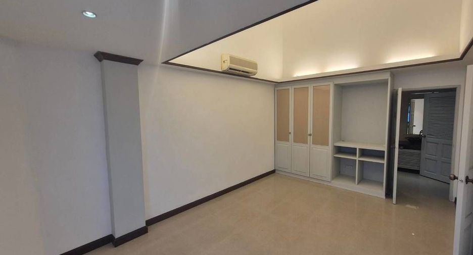 For sale 8 bedrooms townhouse in Bang Lamung, Chonburi