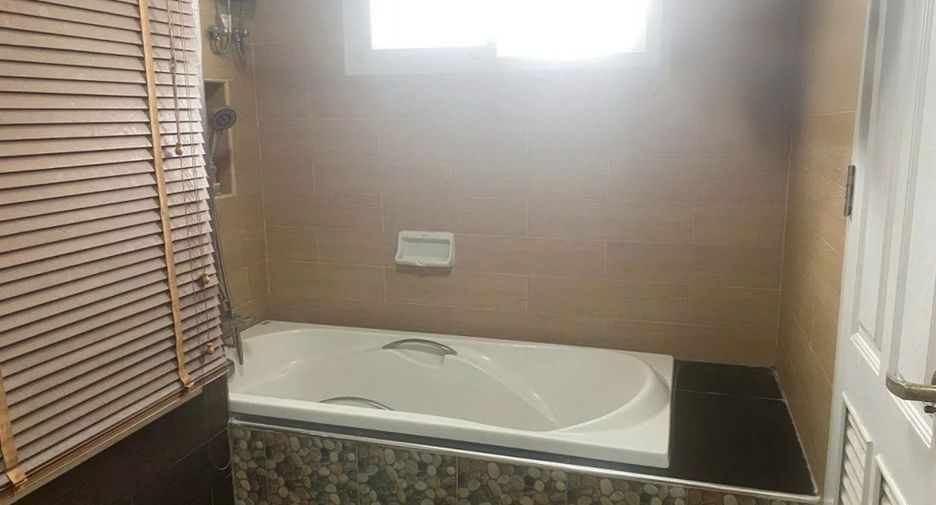 Haus zum Kauf mit 3 Zimmer in Lat Phrao, Bangkok