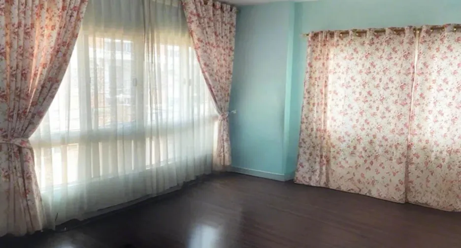 Haus zum Kauf mit 3 Zimmer in Lat Phrao, Bangkok