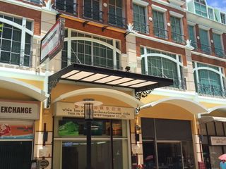 For sale 4 bedrooms townhouse in Bang Rak, Bangkok