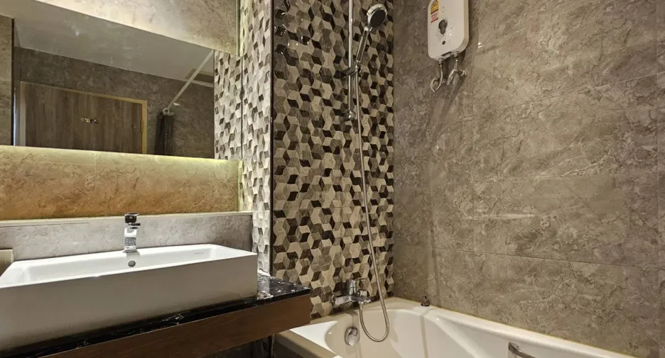 For sale studio condo in Yan Nawa, Bangkok