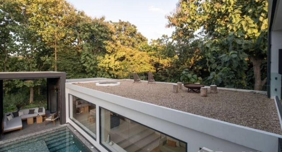 For sale 6 bedrooms villa in Mueang Chiang Mai, Chiang Mai