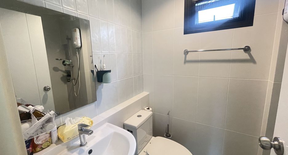 For sale 4 bedrooms house in Mueang Chiang Mai, Chiang Mai