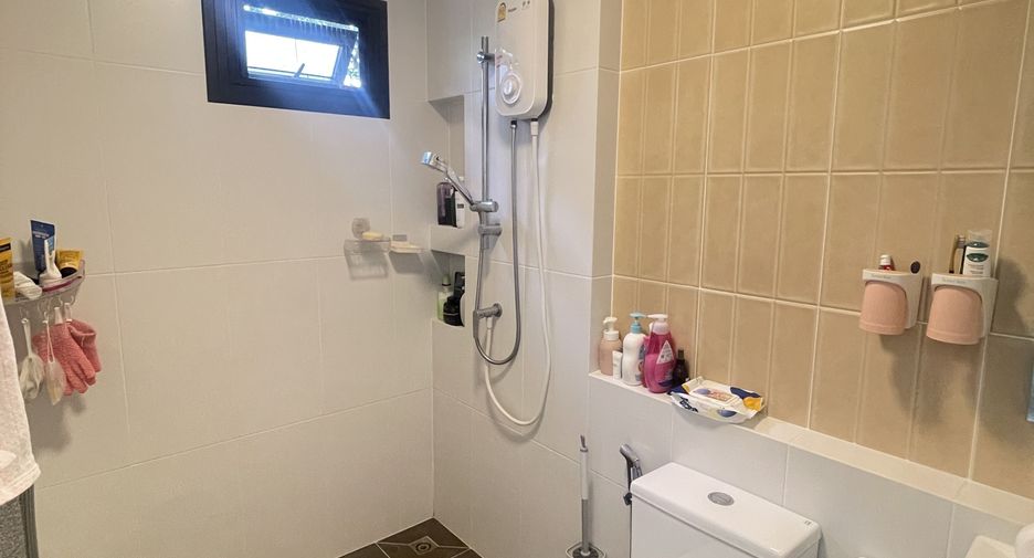 For sale 4 bedrooms house in Mueang Chiang Mai, Chiang Mai