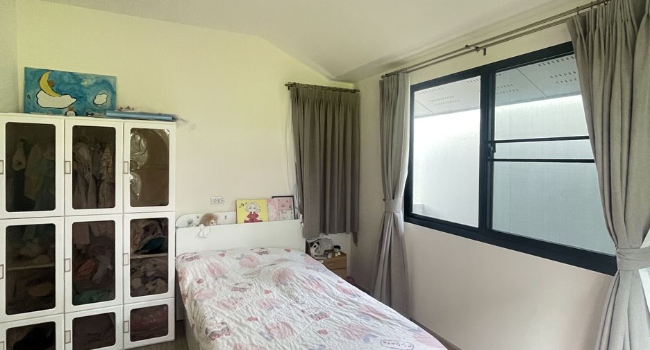 For sale 4 bedrooms house in Mueang Chiang Mai, Chiang Mai