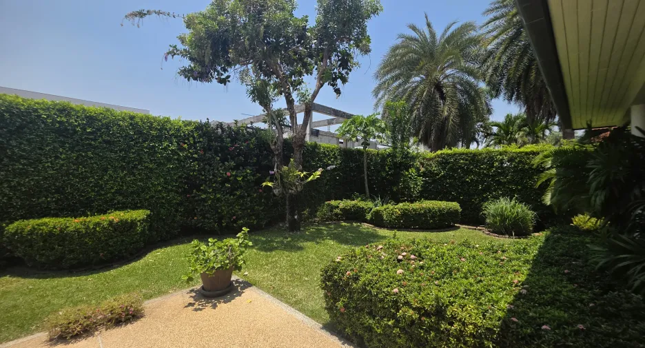 For rent 4 bedrooms villa in Hua Hin, Prachuap Khiri Khan