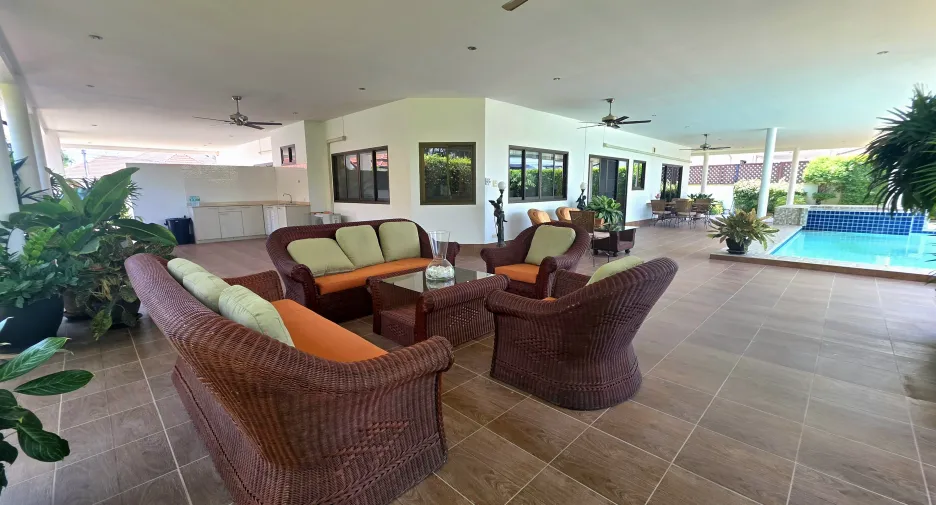 For rent 4 bedrooms villa in Hua Hin, Prachuap Khiri Khan