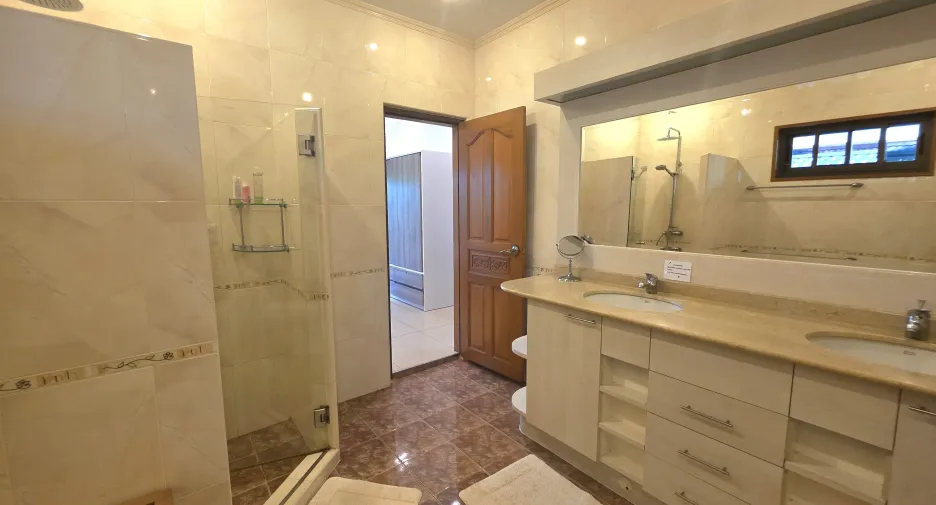 For rent 4 bedrooms villa in Hua Hin, Prachuap Khiri Khan