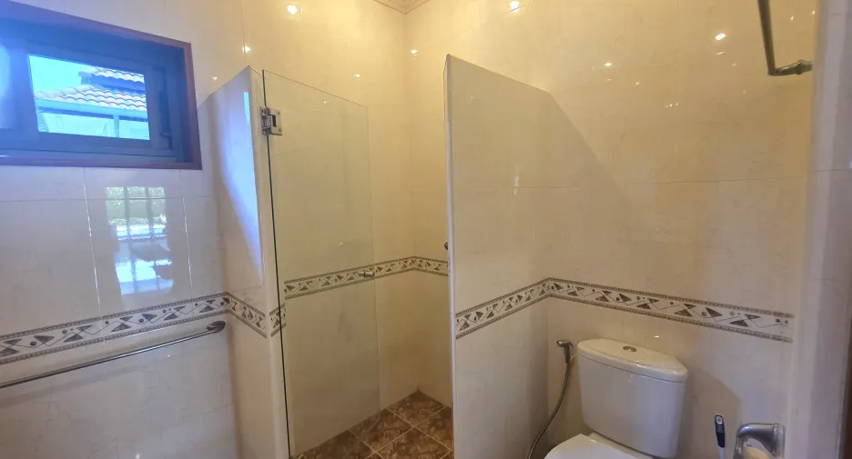 For rent 4 bedrooms villa in Hua Hin, Prachuap Khiri Khan