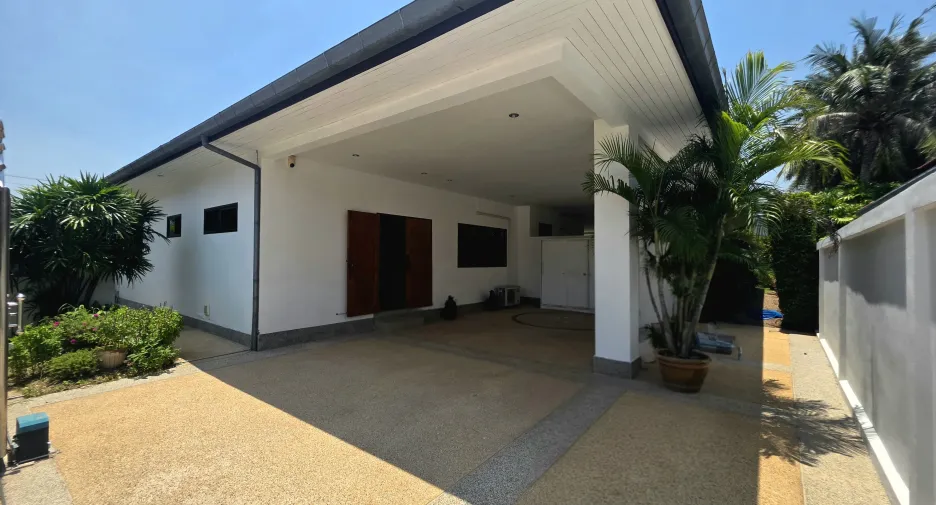 For rent 4 bedrooms villa in Hua Hin, Prachuap Khiri Khan