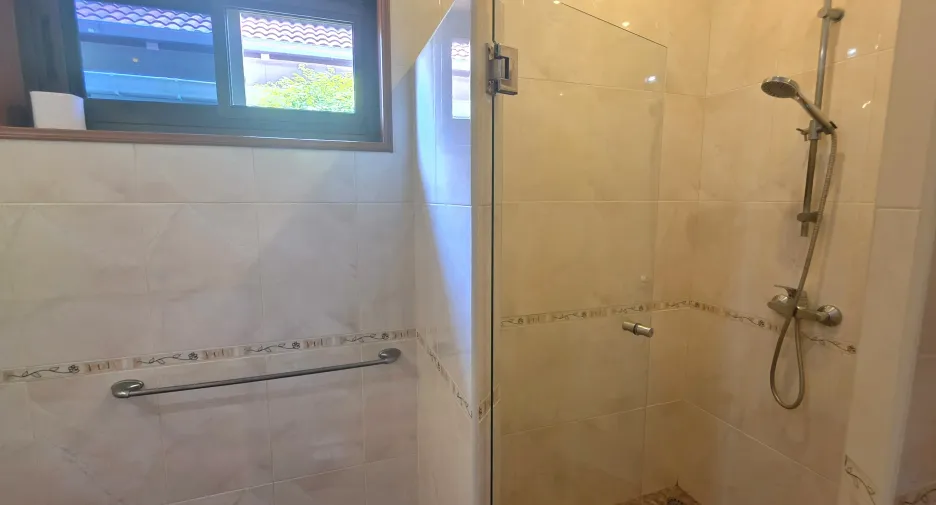 For rent 4 bedrooms villa in Hua Hin, Prachuap Khiri Khan