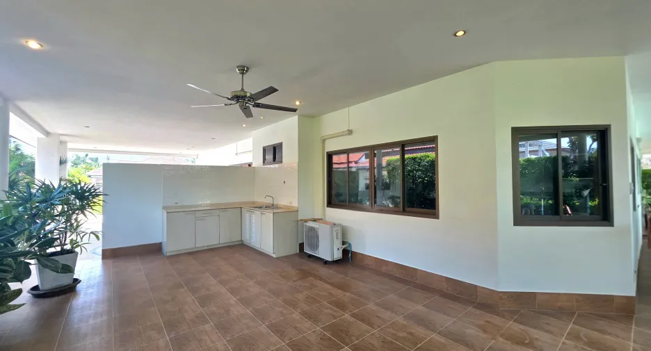 For rent 4 bedrooms villa in Hua Hin, Prachuap Khiri Khan