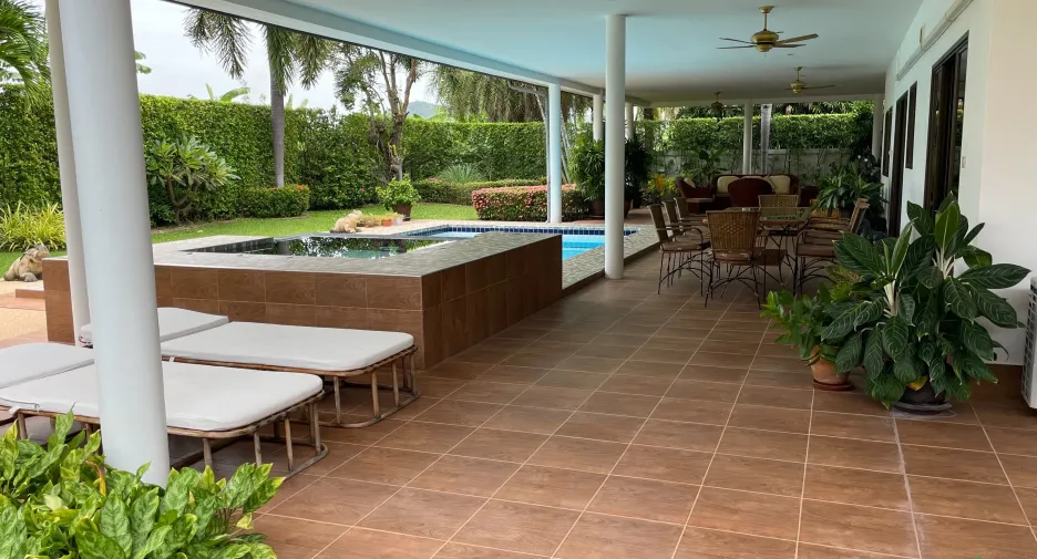 For rent 4 bedrooms villa in Hua Hin, Prachuap Khiri Khan
