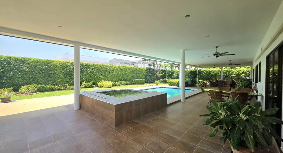 For rent 4 bedrooms villa in Hua Hin, Prachuap Khiri Khan