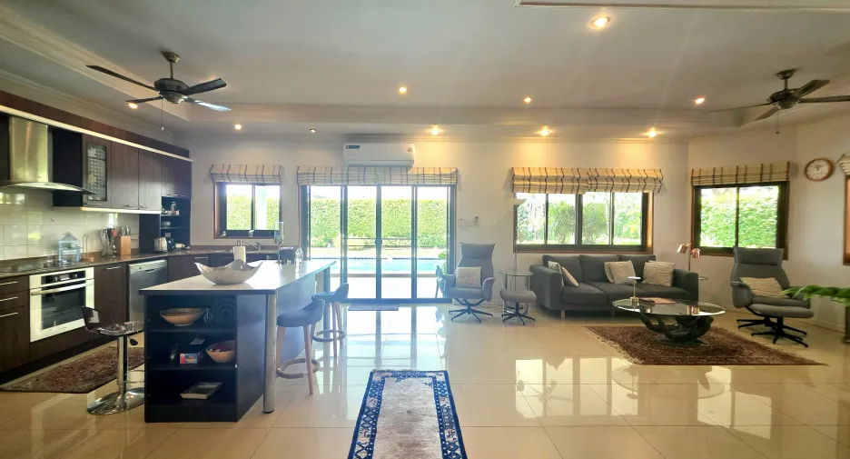 For rent 4 bedrooms villa in Hua Hin, Prachuap Khiri Khan