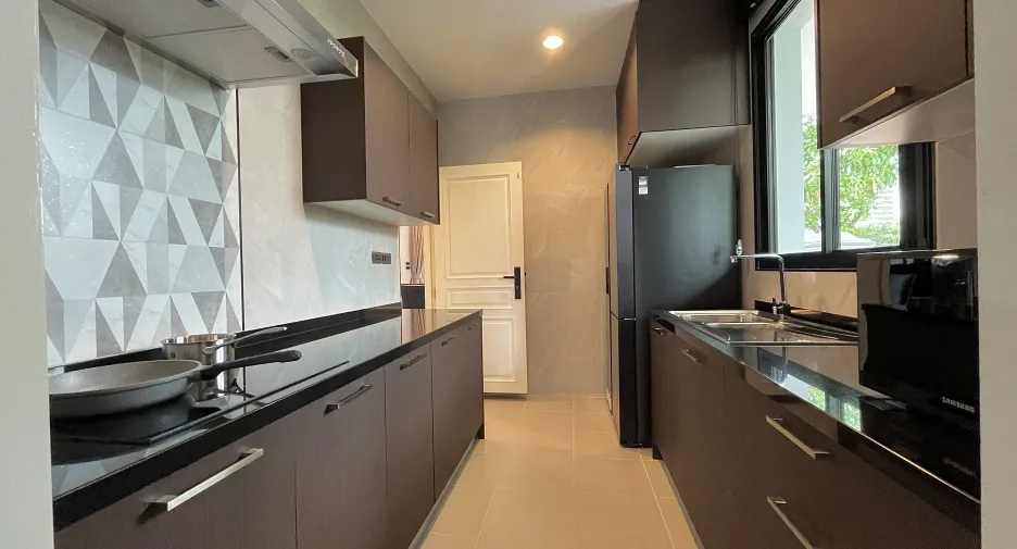 For sale 4 bedrooms house in Prawet, Bangkok