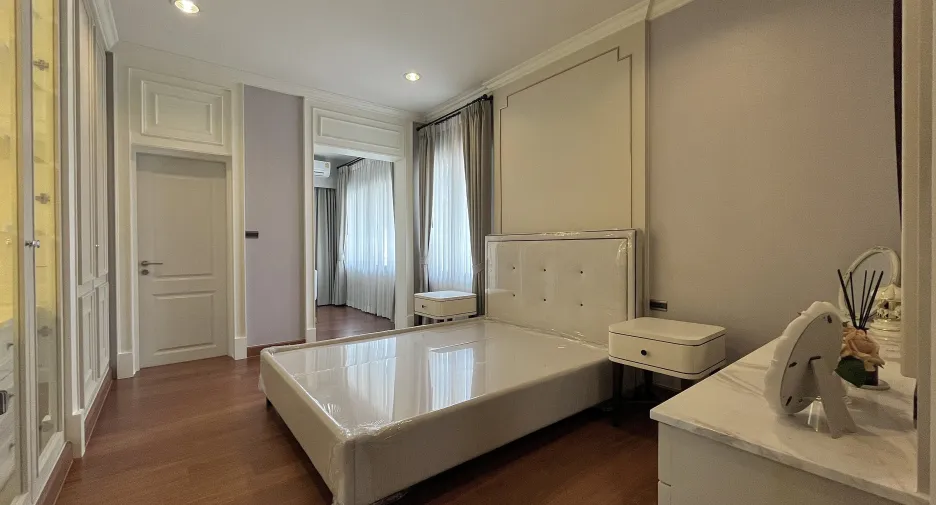 For sale 4 bedrooms house in Prawet, Bangkok